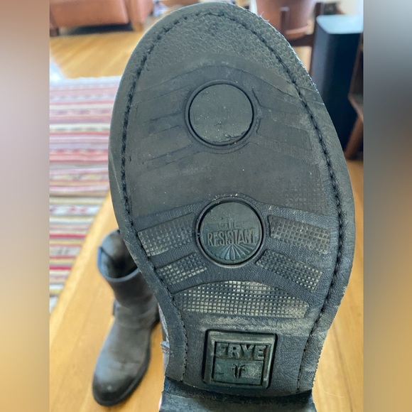 Frye Women’s Engineer 8R Leather Boots, Charcoal, size 7 - Picture 12 of 13